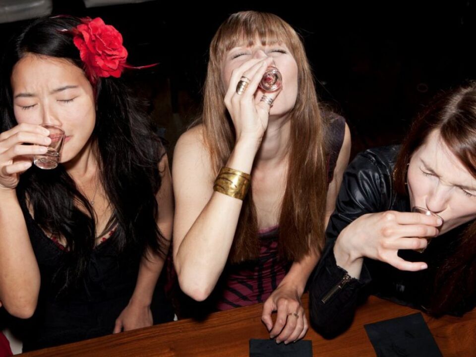 In order to fight alcoholism, a woman must interrupt relationships with drinking friends